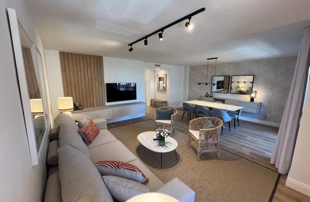 Donoso Cortes & Free parking by ELE Apartments