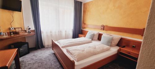 Doppelbett - Gästezimmer - 11min von Gießen 8,4km in Fernwald-Steinbach