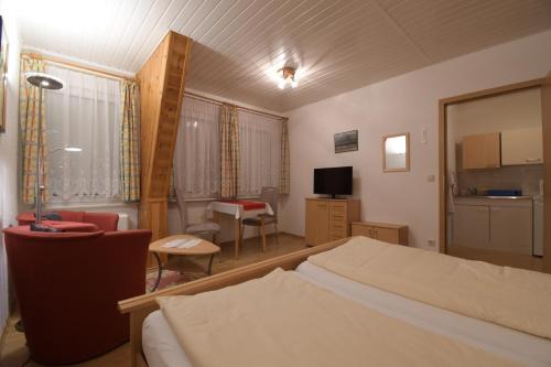 Doppelzimmer Duenenhaus UNR 4 strandnah Urlaub Fam Rissel