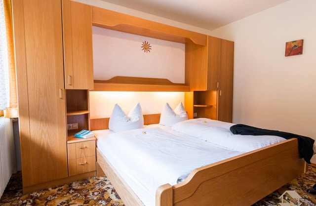 Doppelzimmer mit WC und Dusche oder Bad mit ca. 20qm für 1 bis 2 Personen