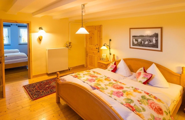 Doppelzimmer Mond mit WC und Dusche