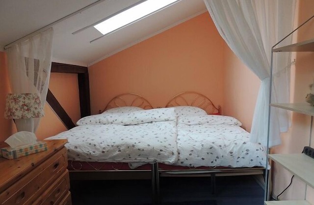 Doppelzimmer Nr. 2 mit Schlafsofa, Etagendusche und Etagen-wc