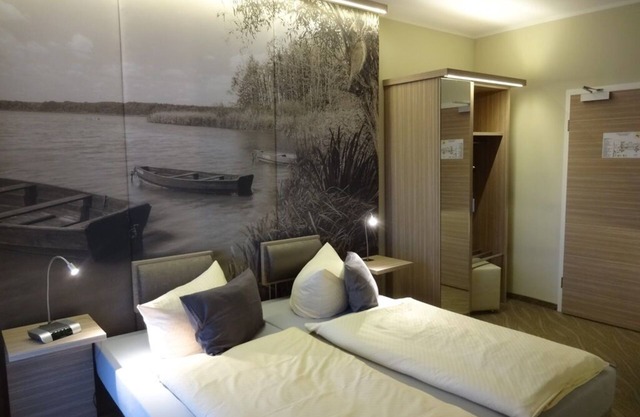 Doppelzimmer Standard, mit Seeblick, Dusche/wc