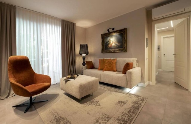 Double bedroom with en suite bathroom