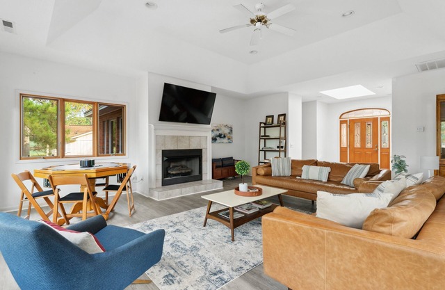 Double Bronze. Fairway home with Golf Cart!
