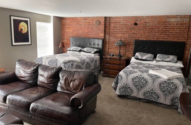 Double Queen Guestroom