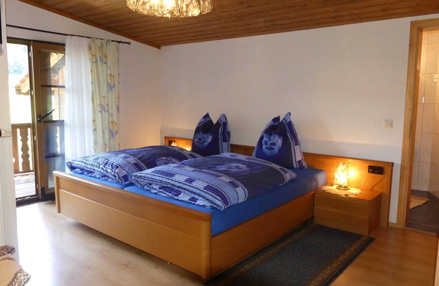 Double Room 6 with Balcony - Pension Holzerstube