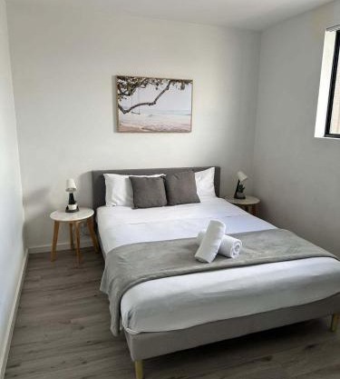 Double Room in Guildford West - Near Parks & Eateries - Explore with Ease - Shared Bathroom