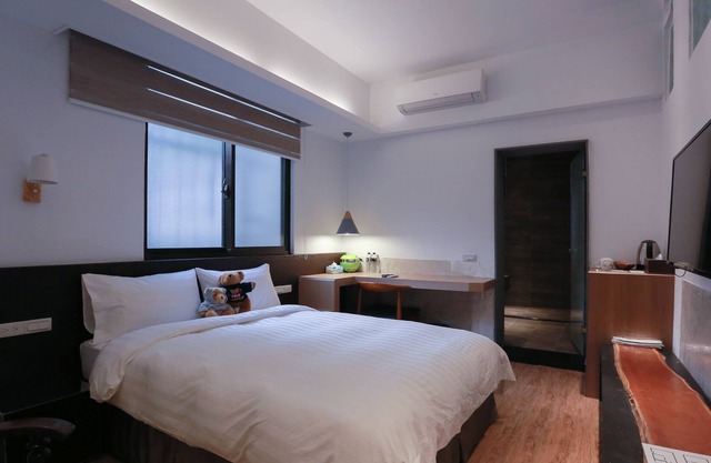 Double room in Tainan, Minzu Road