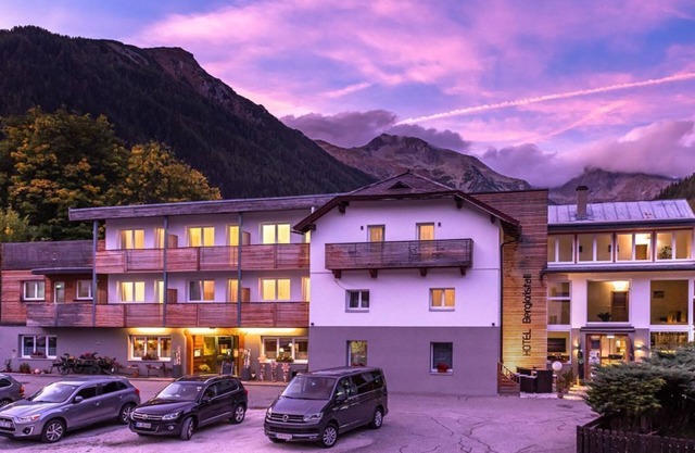 Double room, shower, toilet, standard - Hotel Bergkristall