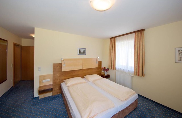 Double room, shower, WC - Landhotel Gasthof Ernst