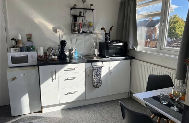 Double room with a small kitchen