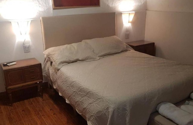 Double Room with Private Bathroom 1 - Posada y Cabañas