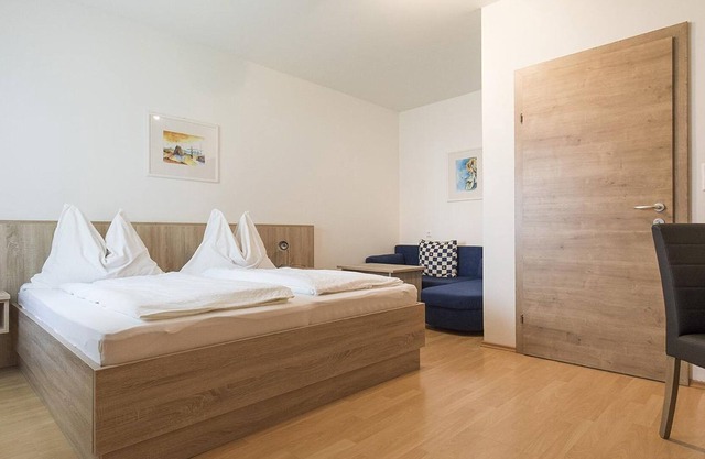 Double room with shower, toilet - Weingut & Gästehaus Markus Tschida