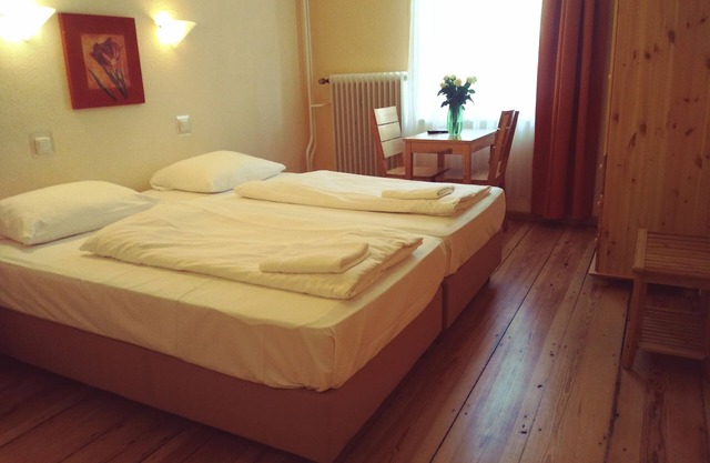 Double room with shower (WC on the floor)