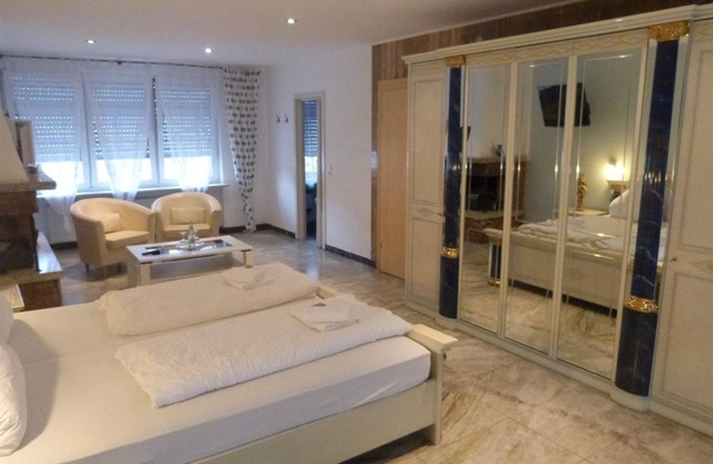 Double room with shower and toilet - Winzergasthof "Zum Kellerstübchen"