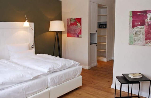 Double room with shower/WC - Gästehaus Kloster Steinfeld