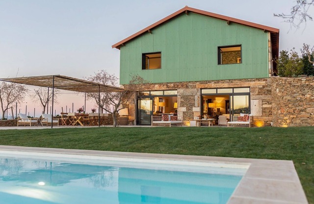 Douro Lookout - Six Bedroom Villa, Sleeps 14