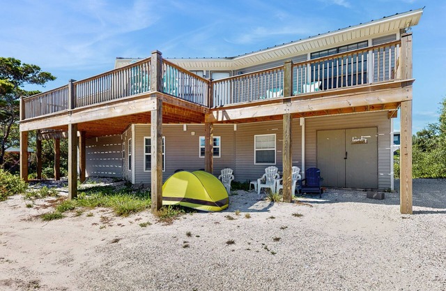 Downstairs duplex near the beach with full kitchen, WiFi, cable, partial AC