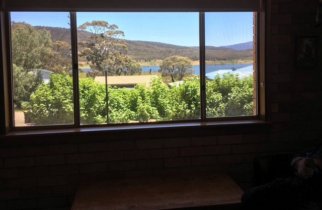 Downstairs unit to sleep 4 with mountain and Lake views.