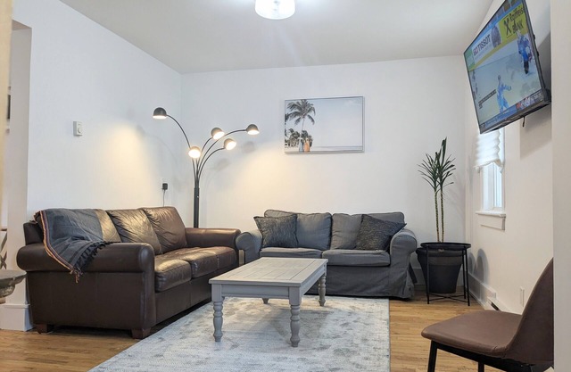 downtown 4 bedroom 2 Bath