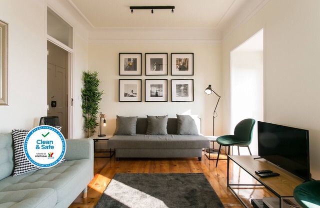 Downtown Alfama River View by Central Hill