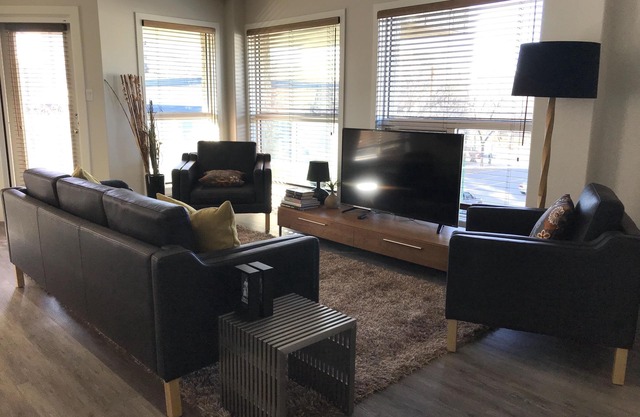 Downtown Apartment - Newly renovated 2 bedrooms, 2 bathrooms