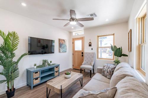 Downtown Bungalow -duplex - Ev Charger