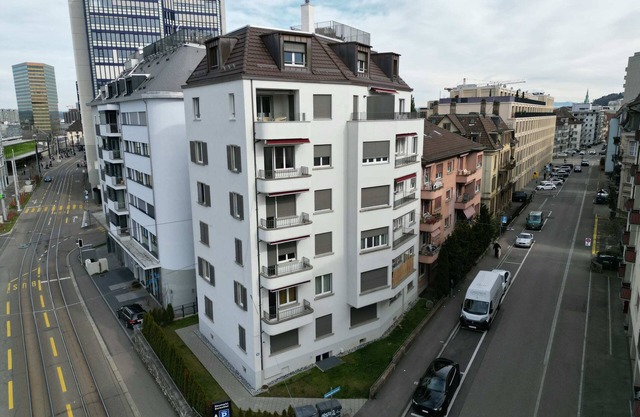 Downtown Dream: 3.5BR with Balcony and Style BA42