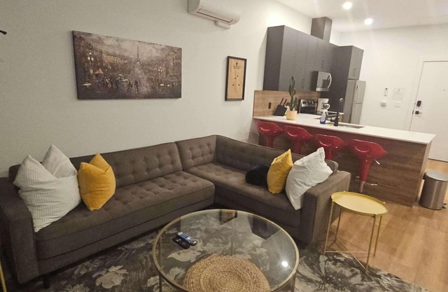 Downtown Gem, Perfect for Families & Groups, AC