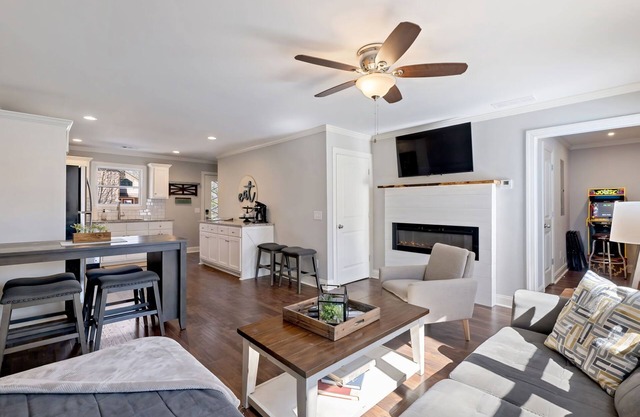 ★ Downtown Helen Home ★ Serene Views + Charm ★
