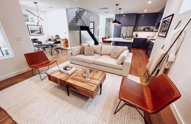 Downtown Luxury Home w/Hot Tub Near Lake in Holly