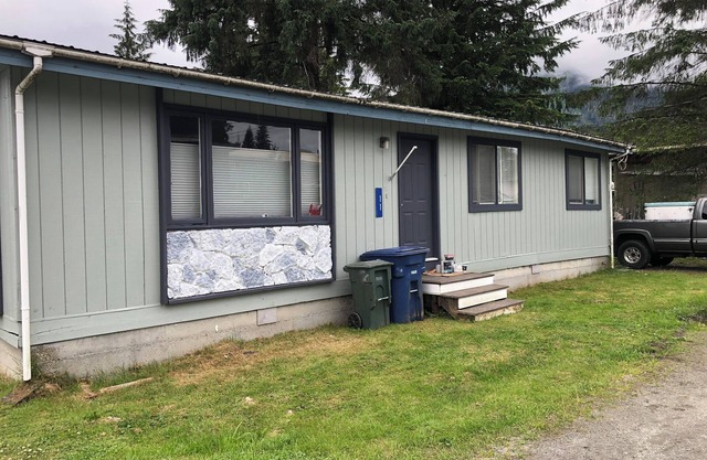 Downtown Petersburg 3-bedroom home in the heart of a charming fishing town!