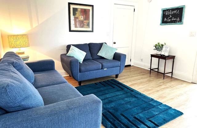 Downtown Retreat - 2BR Oasis