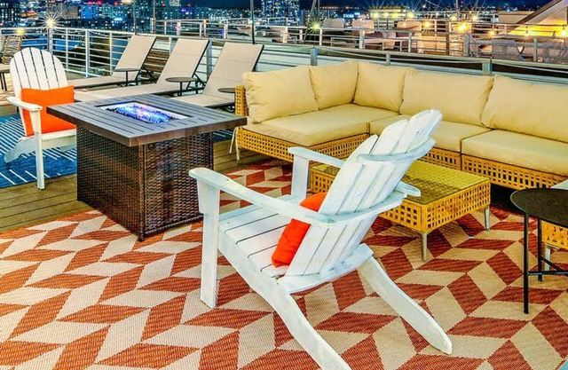 Downtown Rooftop | 14 Beds Skyline Views