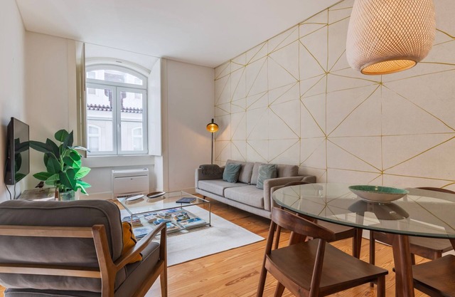 Downtown Sleek Apartment by LovelyStay