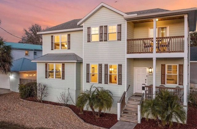 Downtown St. Augustine Escape – Walk to Sites, Parking, Pet Friendly, BBQ