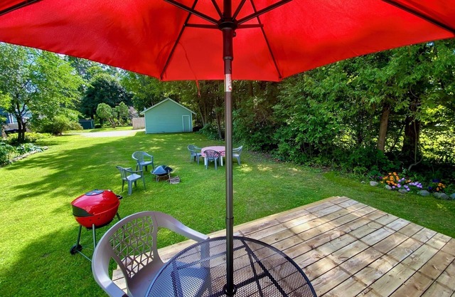 Downtown Sturgeon Bay- Charming Upper duplex walking distance to Kitty O'Reillys