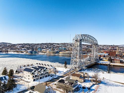 Dragestil 713 Duluth Luxury Condos by Heirloom Boutique Collection