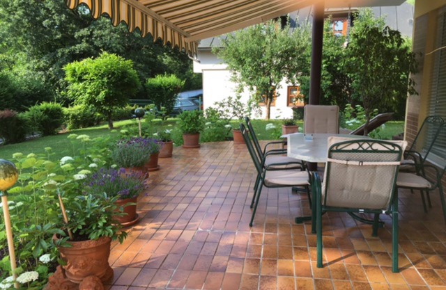 Dream apartment with a huge terrace in a cottage location with a remote view of the Karawanken