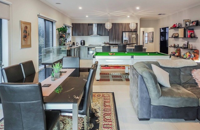 Dream Family Home w/Pool Table in Central Clyde