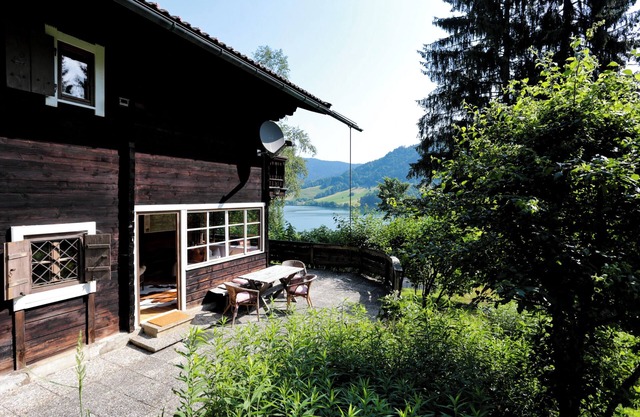 Dream House on the Lake for All Seasons