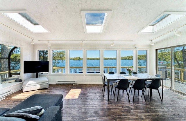 Dream Lakefront Escape - Hot Tub - Sauna - Beach - Ski - Golf - 1hr from NYC