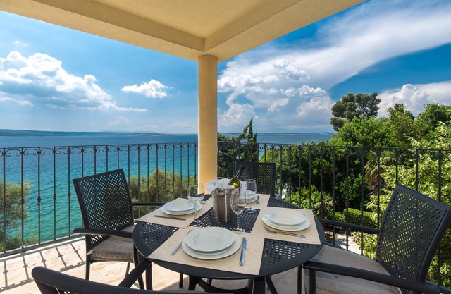 Dream location, right by the sea