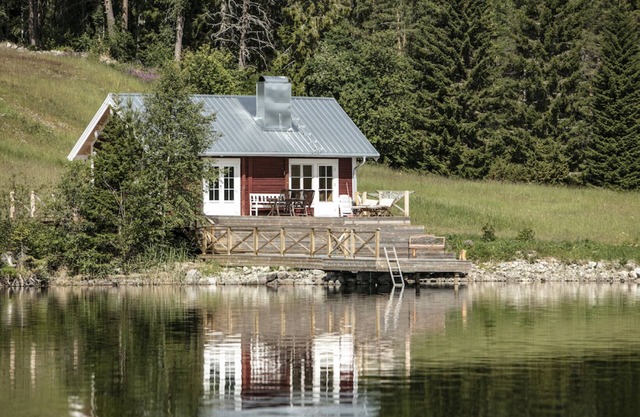 Dream location with huge terrace directly on the lake