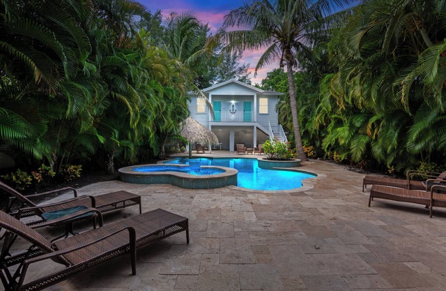 Dream Luxury Vacation Home with a Guest House, Private Pool, and Bay Views!