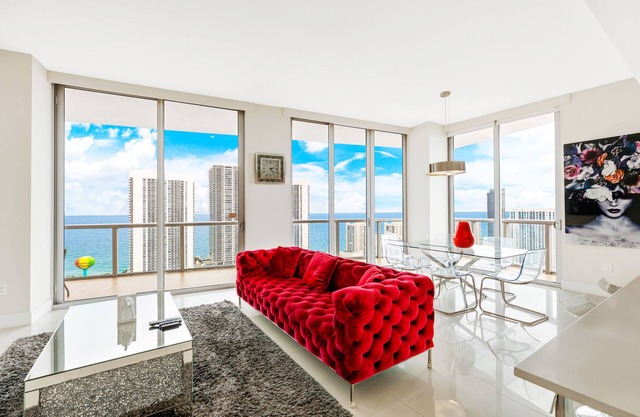 ★DREAM-SKY MANSION. 3DBR/3BA LUXURY PENTHOUSE. 33RD FLOOR. DIRECT OCEAN VIEW