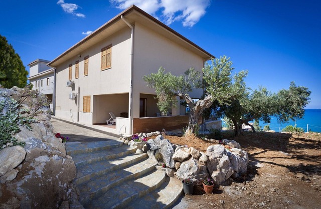 DREAM VILLA FOR THE ENTIRE FAMILY. WHAT A GREAT PLACE FOR SPECIAL REUNION