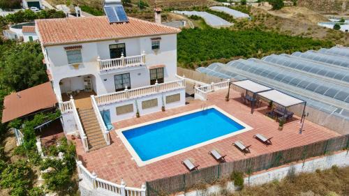 Dream villa with parking, private pool and see views