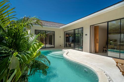Dreamy 2BR pool villa, steps from Gili Air beach